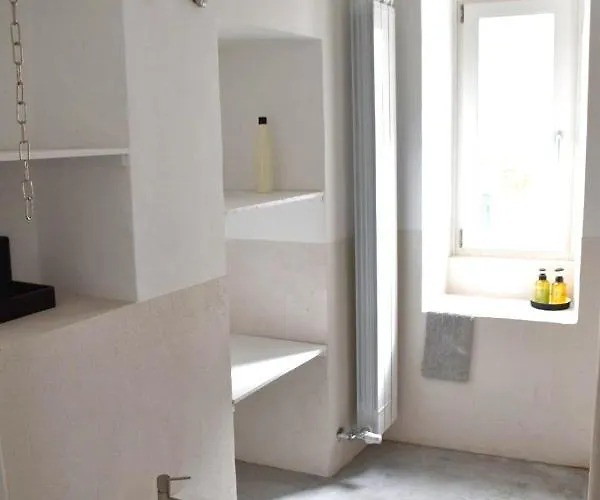 Casa Ayroldi אוסטוני